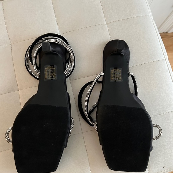 MISS LOLA AMIERA 8.5 US Black Embellished Open Toe Heels - Picture 4 of 6